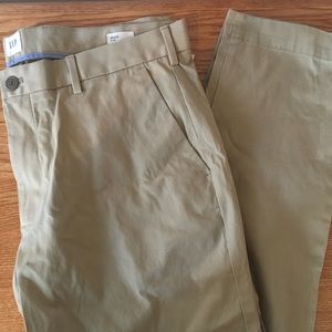 NWT GAP Slim Fit Stretch Khakis 38x32